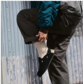 Travel shoes and packs designed for comfort, mobility, and versatility – travel-ready picks at Fitnshoes.