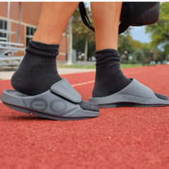 OOFOS recovery shoes and sandals with impact-absorbing OOfoam – only at Fitnshoes.