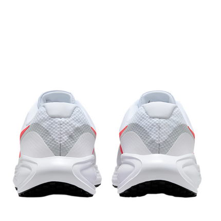 Full shot of Nike Revolution 8 showcasing supportive design


