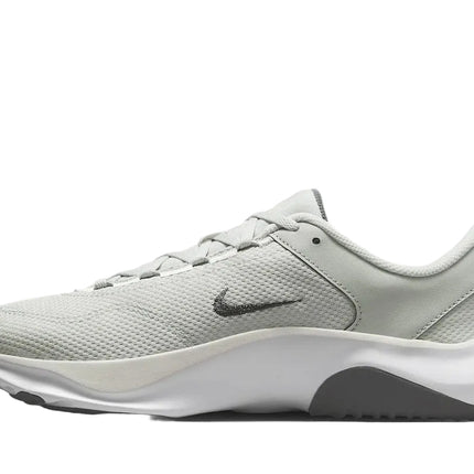 DM1120 008-MEN : 8.5 NIKE 