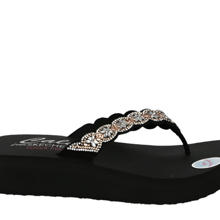 Close-up of sparkly scalloped thong design on Skechers Vinyasa Happy Spring sandals


