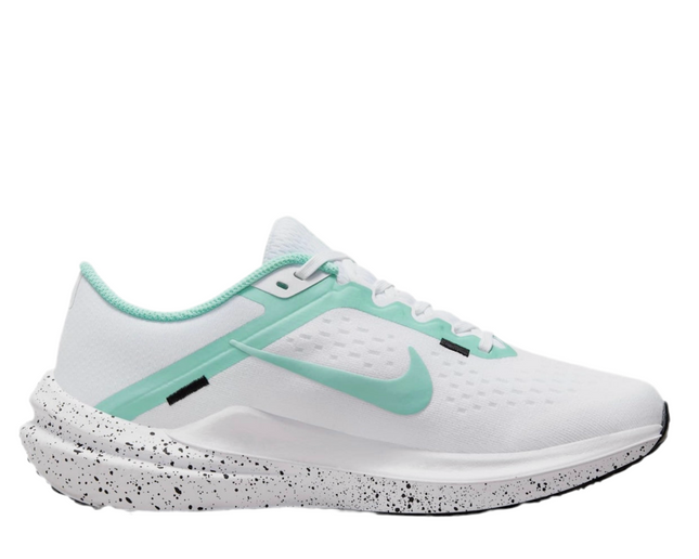Nike Air Winflo 10 showing Zoom Air cushioning technology


