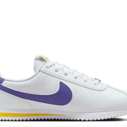 Lifestyle photo: Nike Cortez GS sneakers with casual outfit


