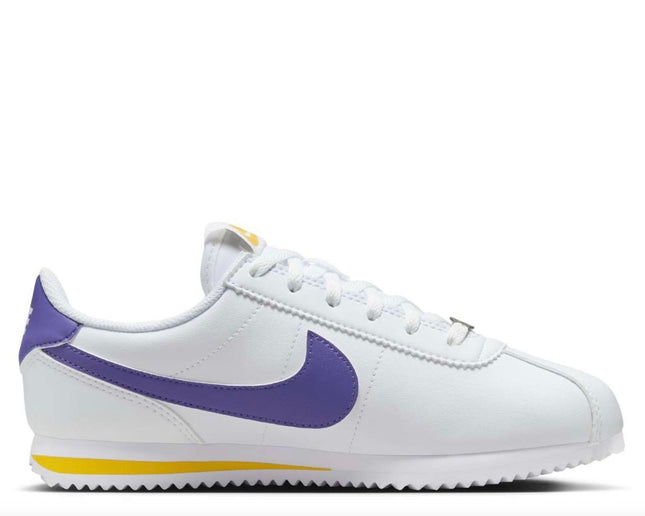 Lifestyle photo: Nike Cortez GS sneakers with casual outfit


