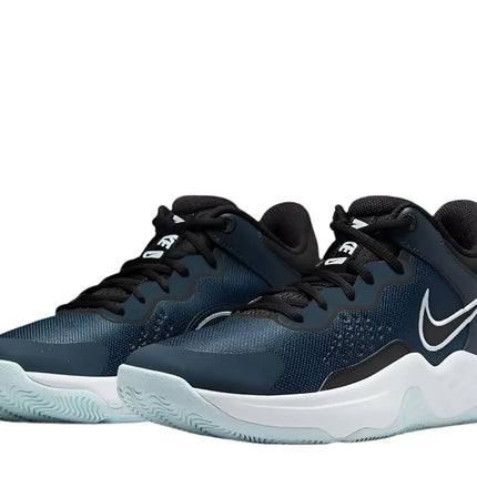 Close-up of Nike Fly.By Mid3 grip and traction

